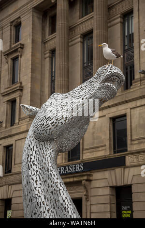 Edinburgh, Schottland - 9. August 2015: Der Aufbau Digital Statue in der Straße in Edinburgh. Diese sind Werbung die riesigen Version, die außerhalb der Stadt. Stockfoto