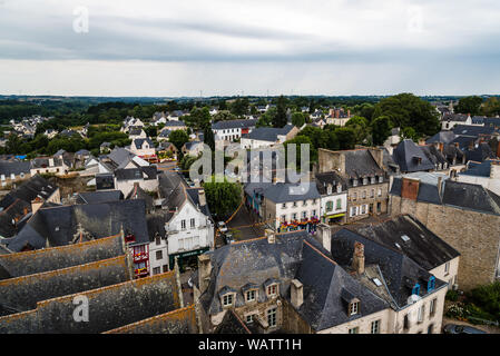 Josselin, Frankreich - Juli 26, 2018: Blick auf die mittelalterliche Stadt in der Morbihan in der Bretagne entfernt Stockfoto