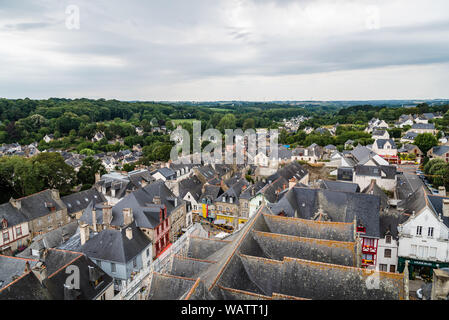 Josselin, Frankreich - Juli 26, 2018: Blick auf die mittelalterliche Stadt in der Morbihan in der Bretagne entfernt Stockfoto