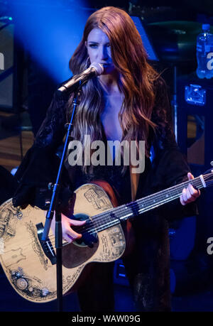 Nashville, Tennessee, USA. 21 Aug, 2019. Tenille Townes führt während der 13. jährlichen ACM Ehren an Ryman Auditorium am 21. August 2019 in Nashville, Tennessee. Foto: Ed-Rode/imageSPACE/MediaPunch Credit: MediaPunch Inc/Alamy leben Nachrichten Stockfoto