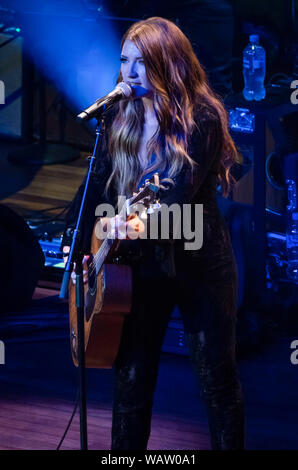 Nashville, Tennessee, USA. 21 Aug, 2019. Tenille Townes führt während der 13. jährlichen ACM Ehren an Ryman Auditorium am 21. August 2019 in Nashville, Tennessee. Foto: Ed-Rode/imageSPACE/MediaPunch Credit: MediaPunch Inc/Alamy leben Nachrichten Stockfoto