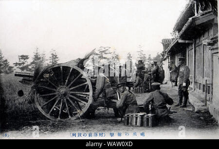 [1910s Japan - japanische Artillerie Praxis] - japanische Soldaten Artillerie im Feld. 20. jahrhundert alte Ansichtskarte. Stockfoto