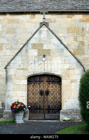 Der Süden Tür, der Kirche St. Mary, Charlton Kings, Gloucestershire, England, Großbritannien Stockfoto