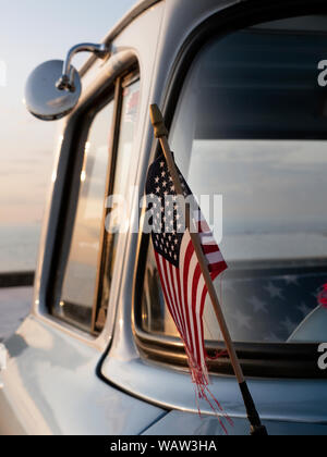 Stars and Stripes auf einem klassischen Chevrolet Pick up truck an der Klassischen & Chips Classic Car Show in Minnis Bay Kent Stockfoto