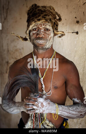 Traditionelle Heiler in Kigoma, Tansania. Viele traditionelle Heiler haben kürzlich in Tansania festgenommen worden, weil der Albino Morde Stockfoto