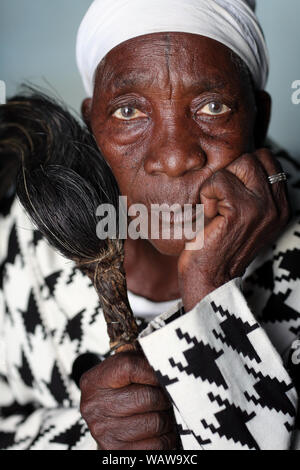 Traditionelle Heiler in Kigoma, Tansania. Viele traditionelle Heiler haben kürzlich in Tansania festgenommen worden, weil der Albino Morde Stockfoto