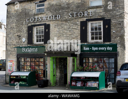 Budgens store in Northleach, Gloucestershire, England, Großbritannien Stockfoto