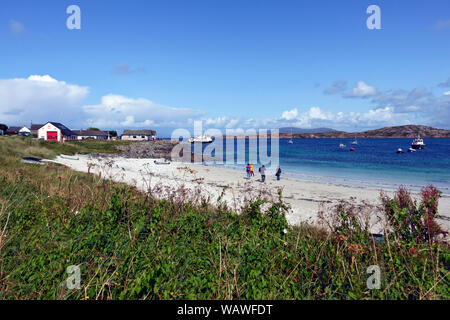 Touristen auf Martyr's Bay Beach einer der schönsten Strände auf der Insel Iona in der Inneren Hebriden von Schottland Stockfoto