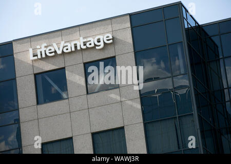 Ein logo Zeichen außerhalb des Hauptsitzes der LifeVantage in Sandy, Utah am 27. Juli 2019. Stockfoto