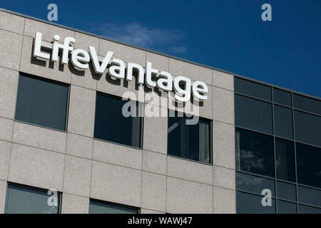 Ein logo Zeichen außerhalb des Hauptsitzes der LifeVantage in Sandy, Utah am 27. Juli 2019. Stockfoto