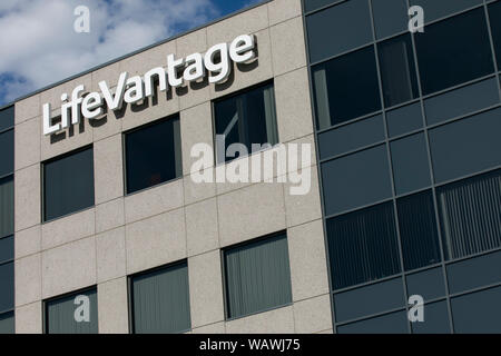 Ein logo Zeichen außerhalb des Hauptsitzes der LifeVantage in Sandy, Utah am 27. Juli 2019. Stockfoto