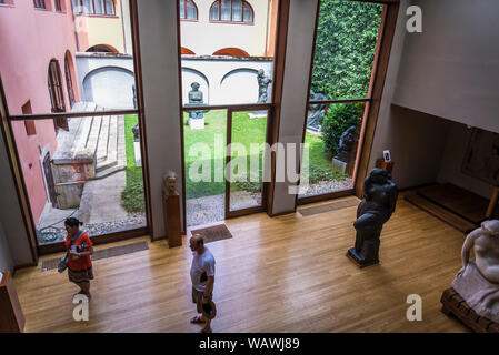 Blick auf die Skulpturen im Atelier des Künstlers und Garten, Ivan Mestrovic Atelier, Obere Stadt, Zagreb, Kroatien. Stockfoto