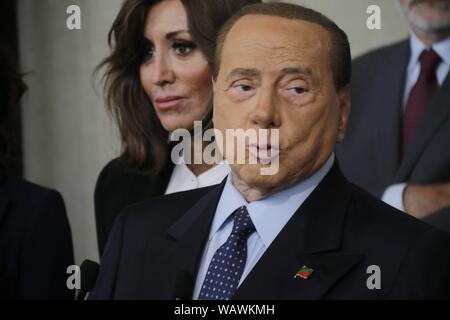 Rom, Italien. 22 Aug, 2019. Präsident Silvio Berlusconi - Forza Italia - mit Mariastella Gelmini, Anna Maria Bernini und Antonio Tajani, Berichte an die Presse die Beschlüsse seiner Partei in Bezug auf die Regierung Krise erklärte er dem Präsidenten der Republik Mattarella, während der Konsultationen auf das Quirinale. (CLAUDIO SISTO/Fotogramma, Rom - 2019-08-22) p.s. Credit: Unabhängige Fotoagentur Srl/Alamy leben Nachrichten Stockfoto