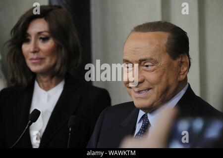 Rom, Italien. 22 Aug, 2019. Präsident Silvio Berlusconi - Forza Italia - mit Mariastella Gelmini, Anna Maria Bernini und Antonio Tajani, Berichte an die Presse die Beschlüsse seiner Partei in Bezug auf die Regierung Krise erklärte er dem Präsidenten der Republik Mattarella, während der Konsultationen auf das Quirinale. (SISTO CLAUDIO/Fotogramma, Rom - 2019-08-22) p.s. Credit: Unabhängige Fotoagentur Srl/Alamy leben Nachrichten Stockfoto