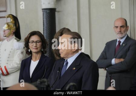 Rom, Italien. 22 Aug, 2019. Präsident Silvio Berlusconi - Forza Italia - mit Mariastella Gelmini, Anna Maria Bernini und Antonio Tajani, Berichte an die Presse die Beschlüsse seiner Partei in Bezug auf die Regierung Krise erklärte er dem Präsidenten der Republik Mattarella, während der Konsultationen auf das Quirinale. (CLAUDIO SISTO/Fotogramma, Rom - 2019-08-22) p.s. Credit: Unabhängige Fotoagentur Srl/Alamy leben Nachrichten Stockfoto