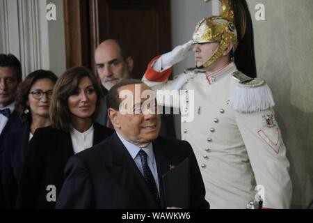 Rom, Italien. 22 Aug, 2019. Präsident Silvio Berlusconi - Forza Italia - mit Mariastella Gelmini, Anna Maria Bernini und Antonio Tajani, Berichte an die Presse die Beschlüsse seiner Partei in Bezug auf die Regierung Krise erklärte er dem Präsidenten der Republik Mattarella, während der Konsultationen auf das Quirinale. (SISTO CLAUDIO/Fotogramma, Rom - 2019-08-22) p.s. Credit: Unabhängige Fotoagentur Srl/Alamy leben Nachrichten Stockfoto