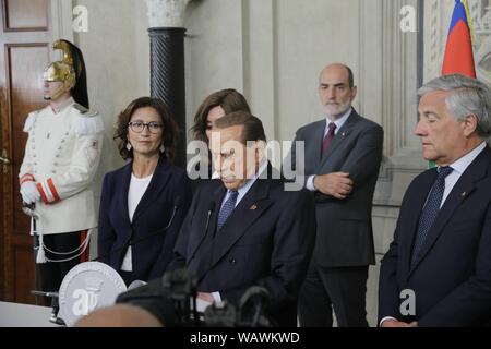 Rom, Italien. 22 Aug, 2019. Präsident Silvio Berlusconi - Forza Italia - mit Mariastella Gelmini, Anna Maria Bernini und Antonio Tajani, Berichte an die Presse die Beschlüsse seiner Partei in Bezug auf die Regierung Krise erklärte er dem Präsidenten der Republik Mattarella, während der Konsultationen auf das Quirinale. (SISTO CLAUDIO/Fotogramma, Rom - 2019-08-22) p.s. Credit: Unabhängige Fotoagentur Srl/Alamy leben Nachrichten Stockfoto