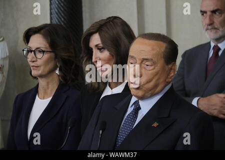 Rom, Italien. 22 Aug, 2019. Präsident Silvio Berlusconi - Forza Italia - mit Mariastella Gelmini, Anna Maria Bernini und Antonio Tajani, Berichte an die Presse die Beschlüsse seiner Partei in Bezug auf die Regierung Krise erklärte er dem Präsidenten der Republik Mattarella, während der Konsultationen auf das Quirinale. (SISTO CLAUDIO/Fotogramma, Rom - 2019-08-22) p.s. Credit: Unabhängige Fotoagentur Srl/Alamy leben Nachrichten Stockfoto