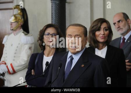 Rom, Italien. 22 Aug, 2019. Präsident Silvio Berlusconi - Forza Italia - mit Mariastella Gelmini, Anna Maria Bernini und Antonio Tajani, Berichte an die Presse die Beschlüsse seiner Partei in Bezug auf die Regierung Krise erklärte er dem Präsidenten der Republik Mattarella, während der Konsultationen auf das Quirinale. (CLAUDIO SISTO/Fotogramma, Rom - 2019-08-22) p.s. Credit: Unabhängige Fotoagentur Srl/Alamy leben Nachrichten Stockfoto