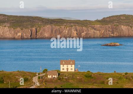 Holzhäuser auf einem Hügel, die Bucht von Trinity, Trinity, Neufundland und Labrador, Kanada Stockfoto