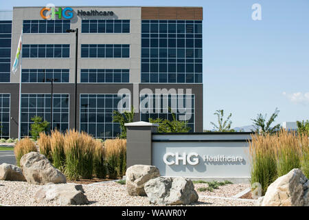 Ein logo Zeichen außerhalb des Hauptsitzes der CHG Healthcare in Midvale, Utah am 28. Juli 2019. Stockfoto