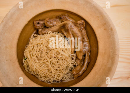 Nudel mit gebratener Ente, Thai Food, chinesisches Essen Stockfoto