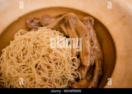 Nudel mit gebratener Ente, Thai Food, chinesisches Essen Stockfoto