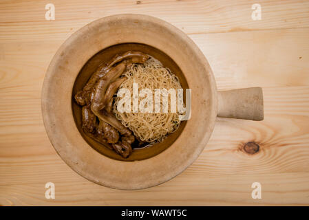 Nudel mit gebratener Ente, Thai Food, chinesisches Essen Stockfoto