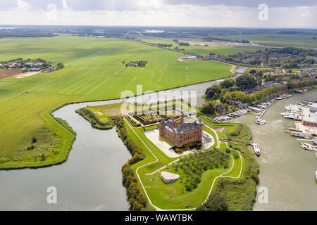 Luftbild des Schlosses Muiderslot aus der Luft in der Nähe von Amsterdam, Die Niederlande Stockfoto