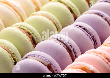 Bunte macarons. Traditionelle französische Konditorei. candy in Pastelltönen Stockfoto