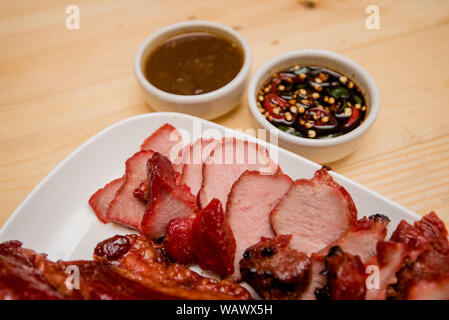 Hong Kong Stil Schweinebraten, Schweinebraten, Thai gebratene knuspriges Schweinefleisch, Thai Food Stockfoto