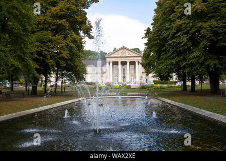 Brunnen im Stadtgarten (Städtischer Garten), Neue Kurhaus (neue Spa Gebäude), Aachen, Nordrhein-Westfalen, Deutschland. Brunnen im Stadtgarten, das Stockfoto