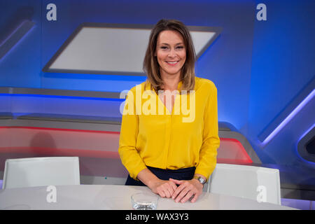 Köln, Deutschland. 21 Aug, 2019. Anja Reschke, (ARD-Moderator, Panorama), Porträt, Porträt, Porträt, 7/8-Einzelbild, einzigen Motiv, Gast in der Sendung "aischberger", Talk Show, WDR/ARD, 21.08.2019. | Verwendung der weltweiten Kredit: dpa/Alamy leben Nachrichten Stockfoto