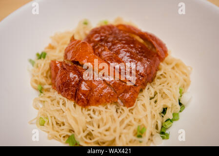 Nudel mit gebratener Ente, Thai Food, chinesisches Essen Stockfoto