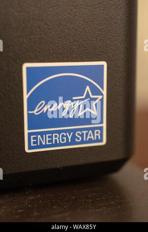 In der Nähe des Energy Star Logo auf dem Computer Peripherie, 21. August 2019. () Stockfoto