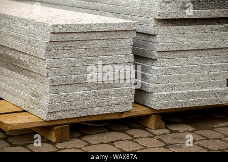 Stapel von Granit Marmor Platten. Stein Blätter für dekorative Bau. Stockfoto