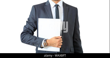 Junge Unternehmer in grauem Anzug und Krawatte holding Dokumente isoliert Ausschnitt, gegen den weißen Hintergrund. Stockfoto