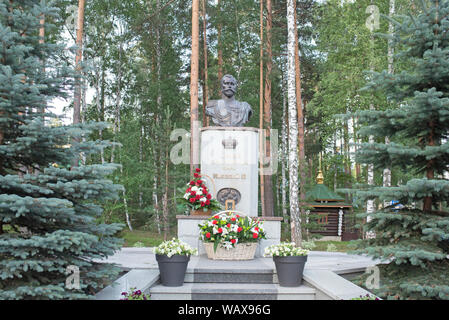 De nombreuses Statuen sind disposées sur le lieu de Ganina Yama. Nicolas II, sa femme Alexandra Fjodorowna, Mais aussi leurs enfants, Olga, Tatiana, Ma Stockfoto