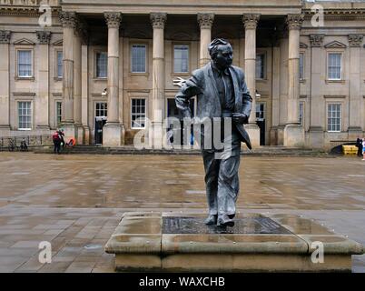 Harold Wilson Statue vor Huddersfield Bahnhof Stayion Stockfoto