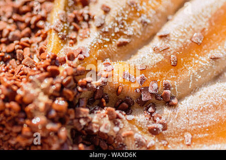 Eis mit Stücken von Chocolate Chip Cookies, close-up. Stockfoto