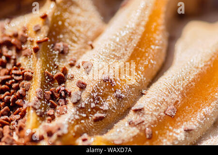 Leckere Schokolade Dessert. Eis mit Stücken von Chocolate Chip Cookies, close-up. Stockfoto
