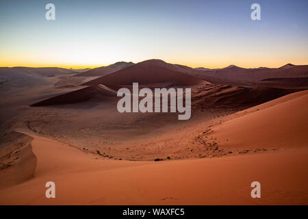 Natur, Landschaft, Namibia, Namib, Dersert, Namib Wüste, Sonnenaufgang, Dune, rote Düne, 30077668 Stockfoto