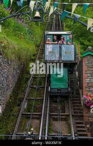 Die Lynton und Lynmouth Cliff Railway ist eine Wasser-angetriebene Seilbahn verbindet die Partnerstädte von Lynton und Lynmouth an der Küste von North Devon Stockfoto