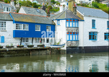 Polperro ist ein großes Dorf, Gemeinde und Fischerhafen im Polperro Heritage Küste im Süden von Cornwall, England. Stockfoto