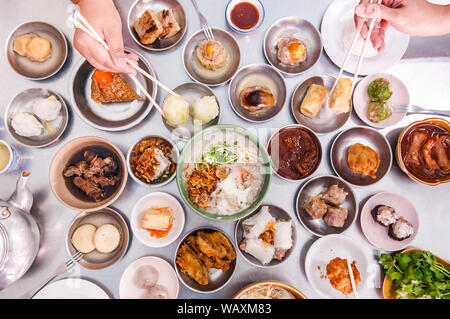 Dim Sum-Yum Cha traditionellen chinesischen Tee. Stockfoto