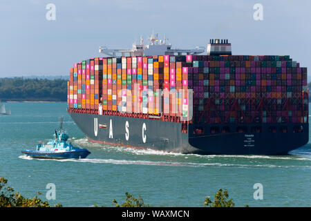 Containerschiff, Ankunft, Tihama, Valetta, UASC,, Southampton, Port, den Solent, Cowes, Isle of Wight, England, Vereinigtes Königreich, Stockfoto
