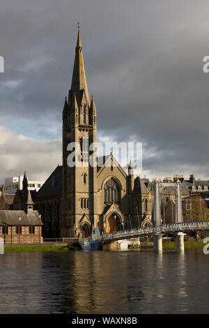 Kostenlose North Church und Greig Street Brücke über den Fluss Ness Inverness Schottland Stockfoto