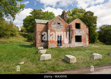 Nags Head Cottages im verlassenen Dorf Imber, das heute als Trainingsgelände der British Armys dient, Salisbury Plain, Wiltshire, England, Großbritannien Stockfoto