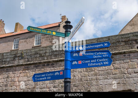 Rad- und Wanderwege auf alte Anker in Berwick-upon-Tweed, Northumberland, der nördlichsten Stadt in England, Großbritannien montiert Stockfoto