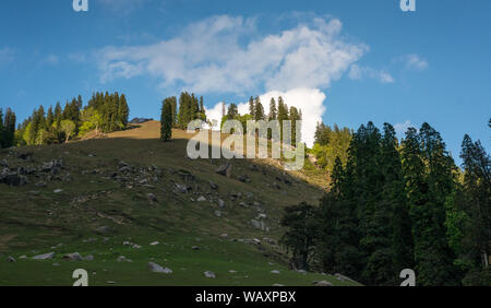 Schöne Szenen erlebt während der Wanderung zu den Hamta Pass Wanderung im Himalaya reicht - Stockfoto